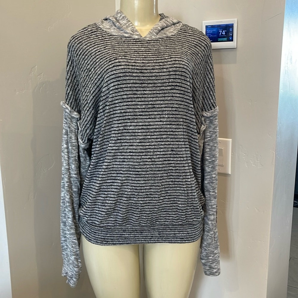 Tutto di me hooded long sleeve shirt size XL